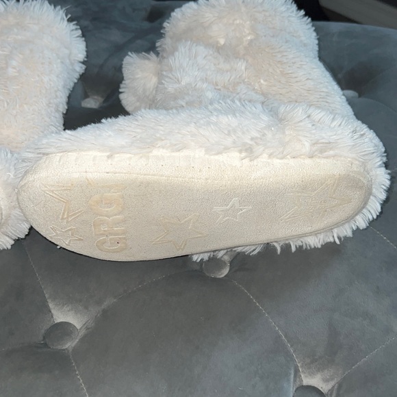 Slippers - Picture 3 of 3